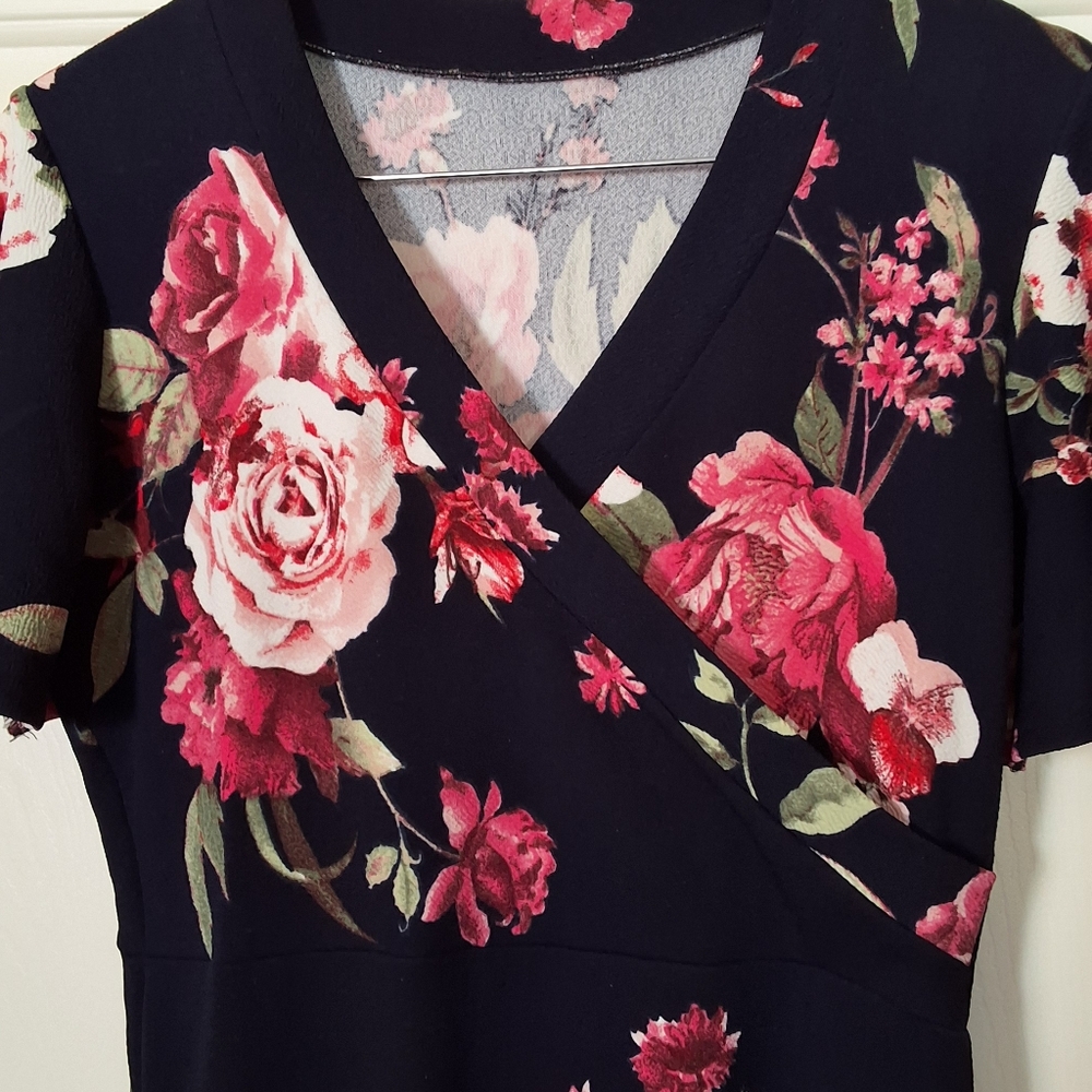 Dress - Picture 3 of 4